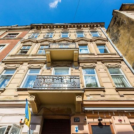 Квартира Подобово На Площі Ринок 39 Сам Центр Львова Extérieur photo