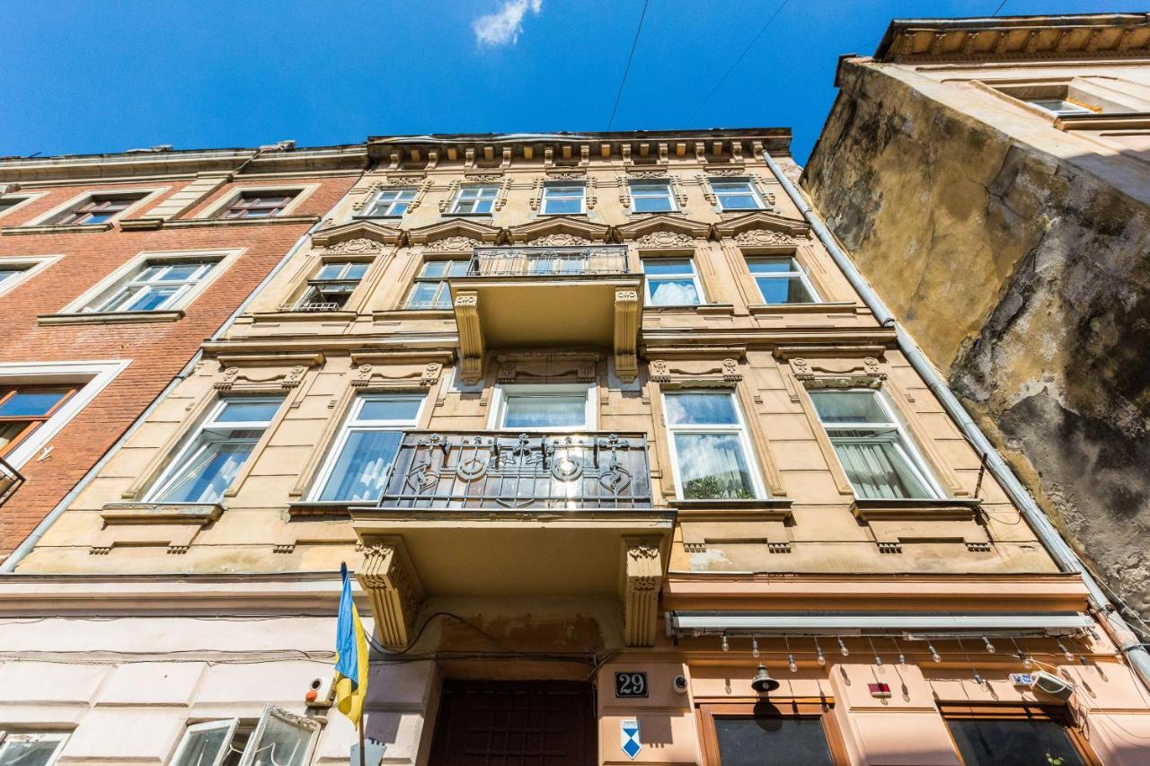 Квартира Подобово На Площі Ринок 39 Сам Центр Львова Extérieur photo