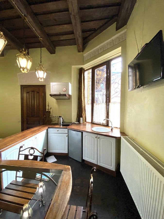 Квартира Подобово На Площі Ринок 39 Сам Центр Львова Extérieur photo