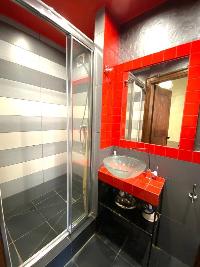 Квартира Подобово На Площі Ринок 39 Сам Центр Львова Extérieur photo